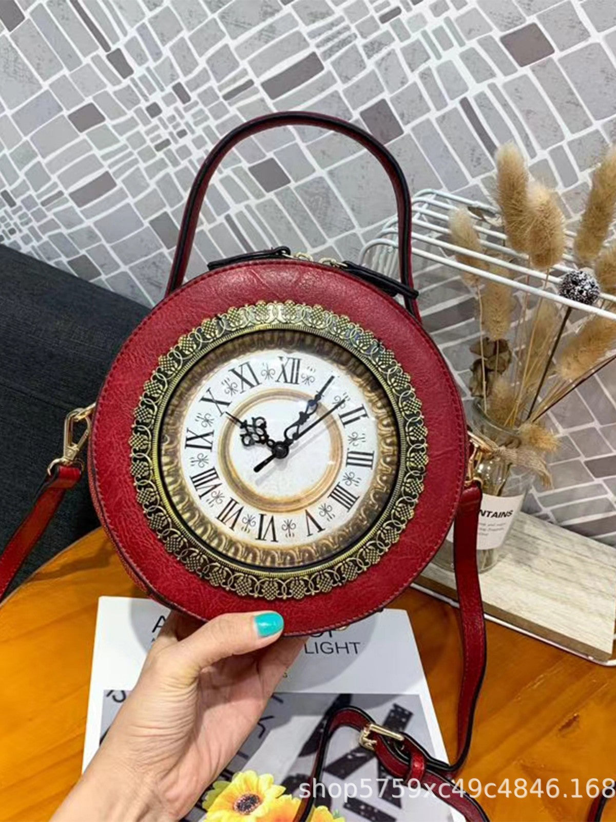 Unique Watch Creative Clock Shape Three-dimensional Portable Women's Messenger Bag
