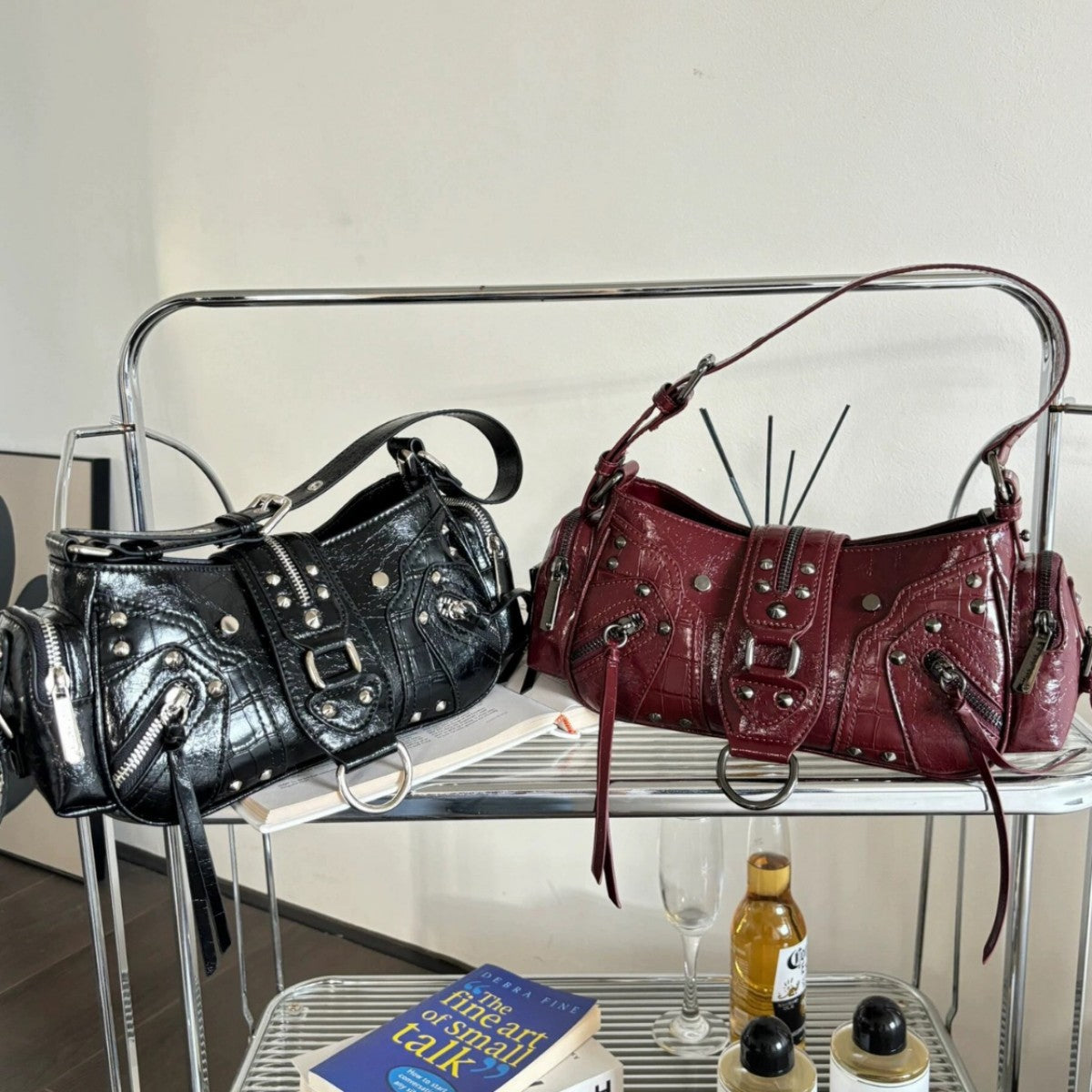 Niche High-grade Fashion Motorcycle Female Hot Style Commuter Women's Messenger Bag