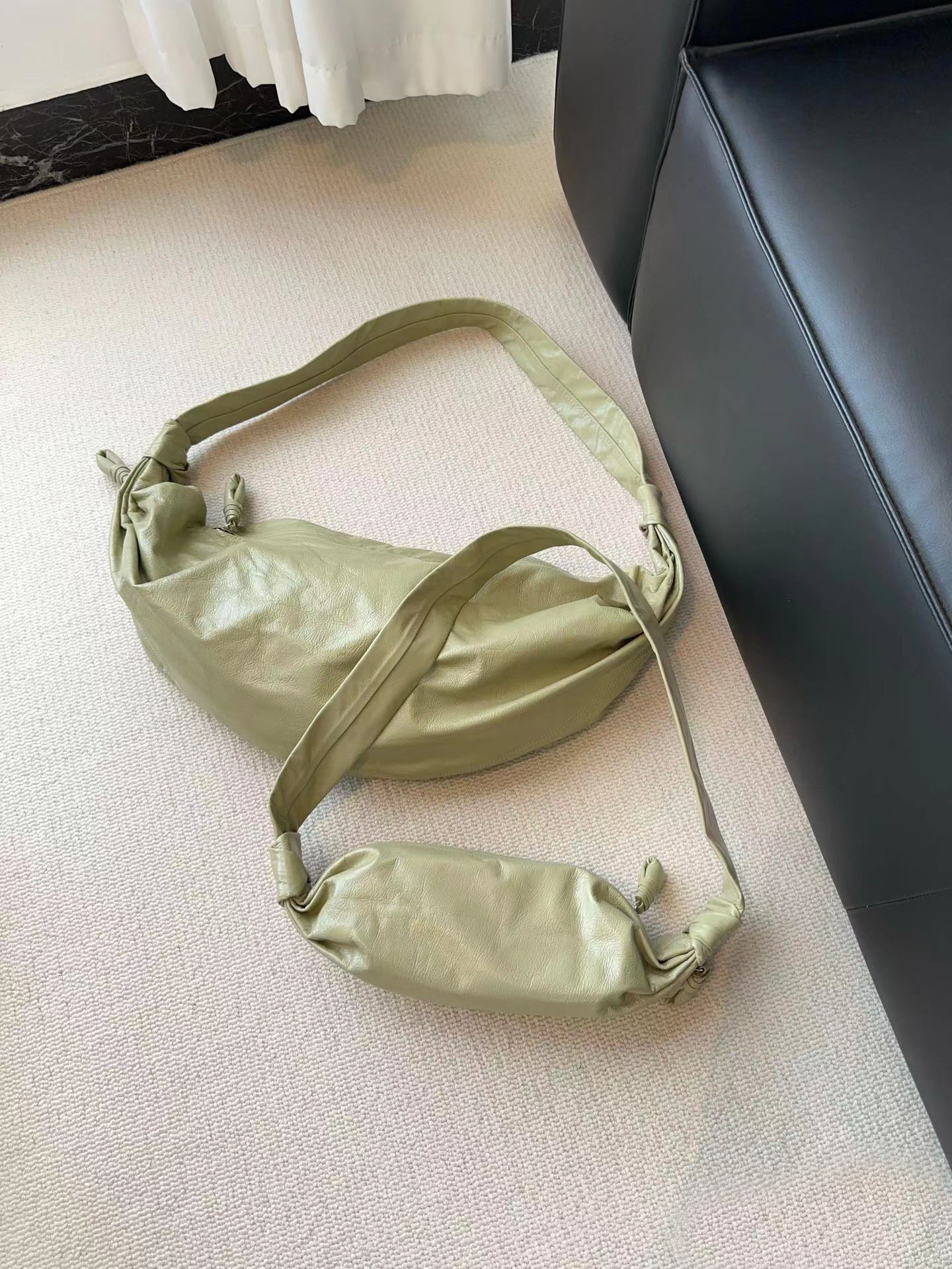 Women's Medium Large Paper Leather Croissant Loose Women's Handbag