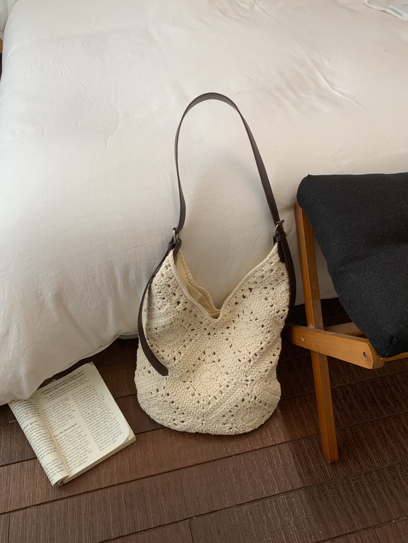 Korean Style Art Woven Mori Seaside Hollow Holiday Women's Shoulder Bag