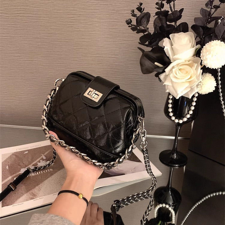 High-grade Niche Rhombus Embroidery Thread Shell Fashion Bags