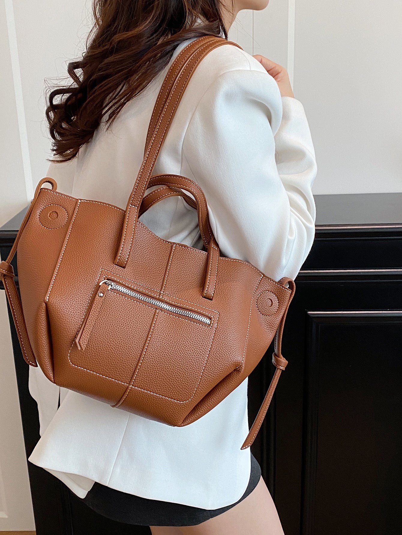 Women's Vintage Large Capacity Korean Style Commuter Good-looking Bags