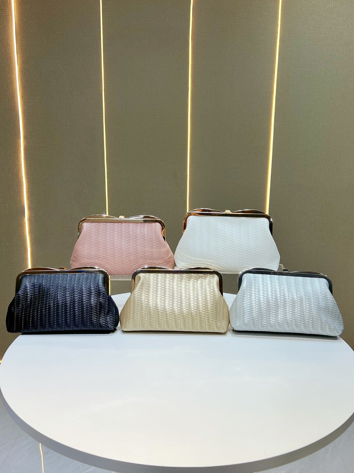 Women's Hand Holding High Fashion Elegant Men's Handbags