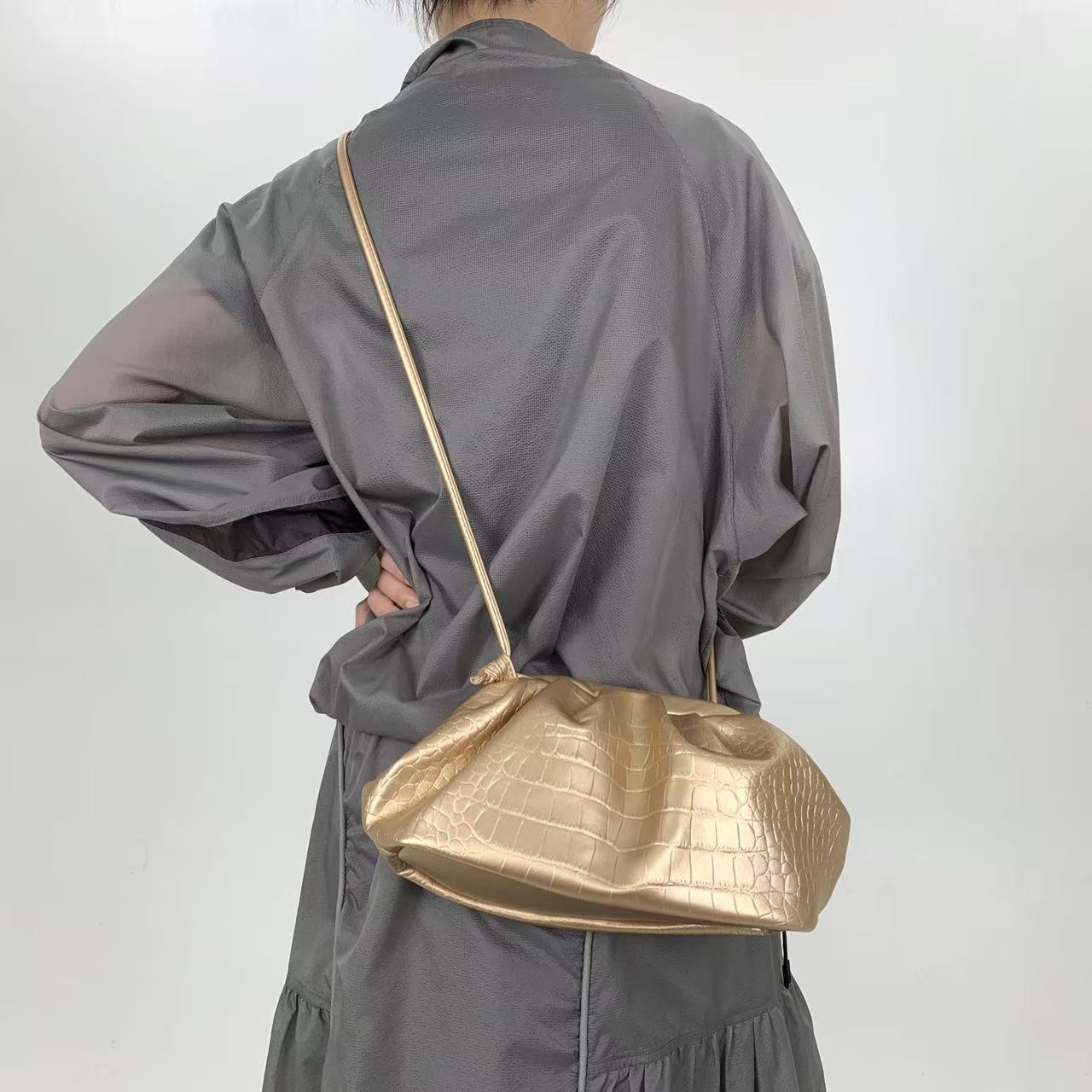 Women's Fashion Crocodile Pattern Cloud Pleated Elegant Women's Clutch