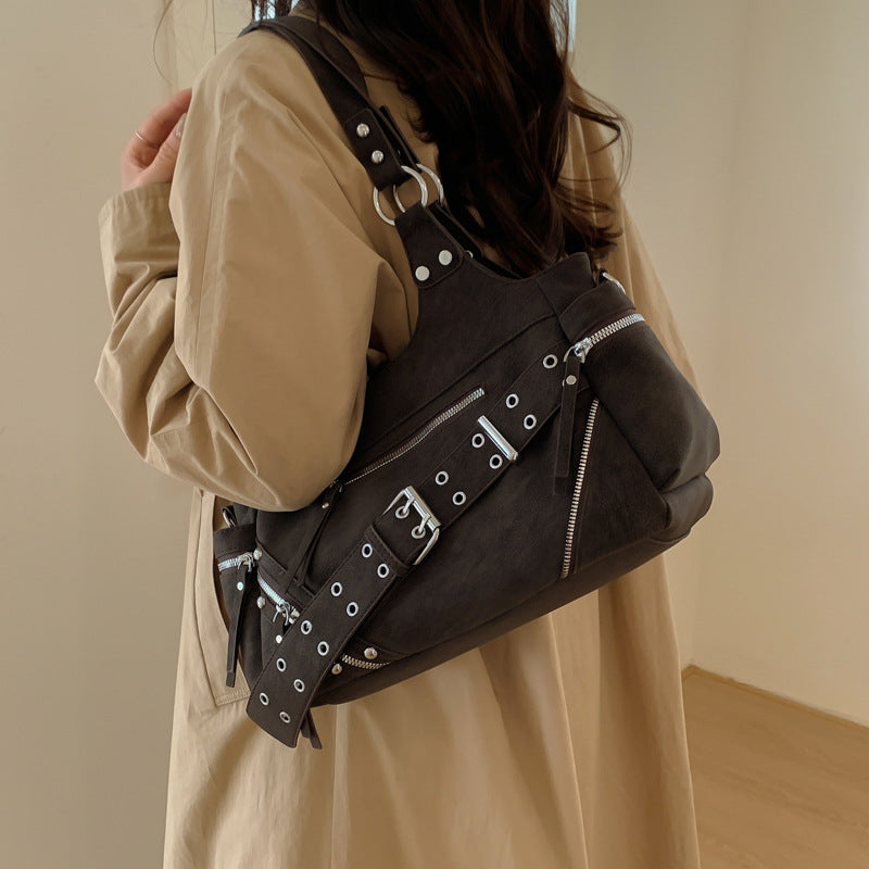 Winter High-grade Hot Motorcycle Underarm Large Capacity Rivet Women's Messenger Bag