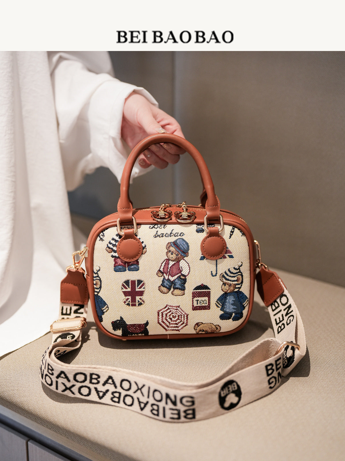 Source Cute Cartoon Bear Niche Design Women's Handbag