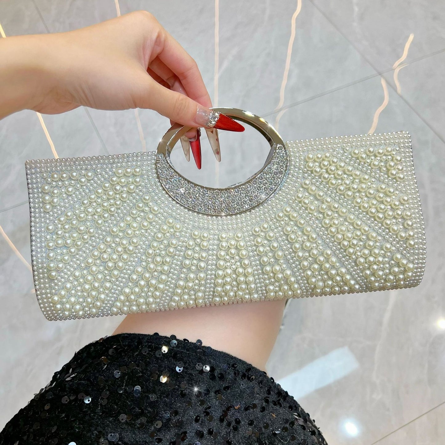 Elegant Shiny Diamond Hand High Sense Pearl Dinner Bag