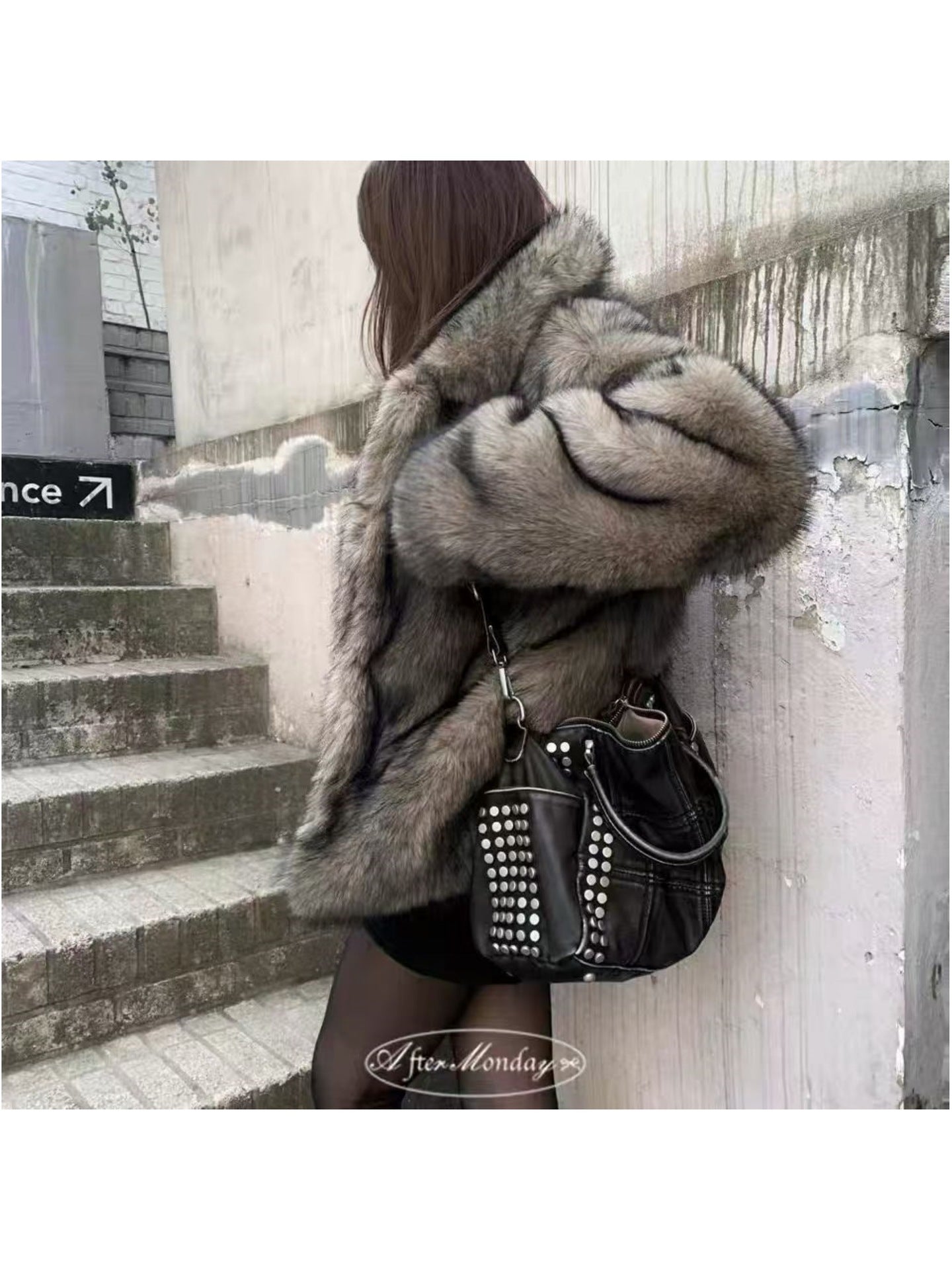 Women's Korean Style Large Capacity Rivet Pillow Portable Women's Shoulder Bag