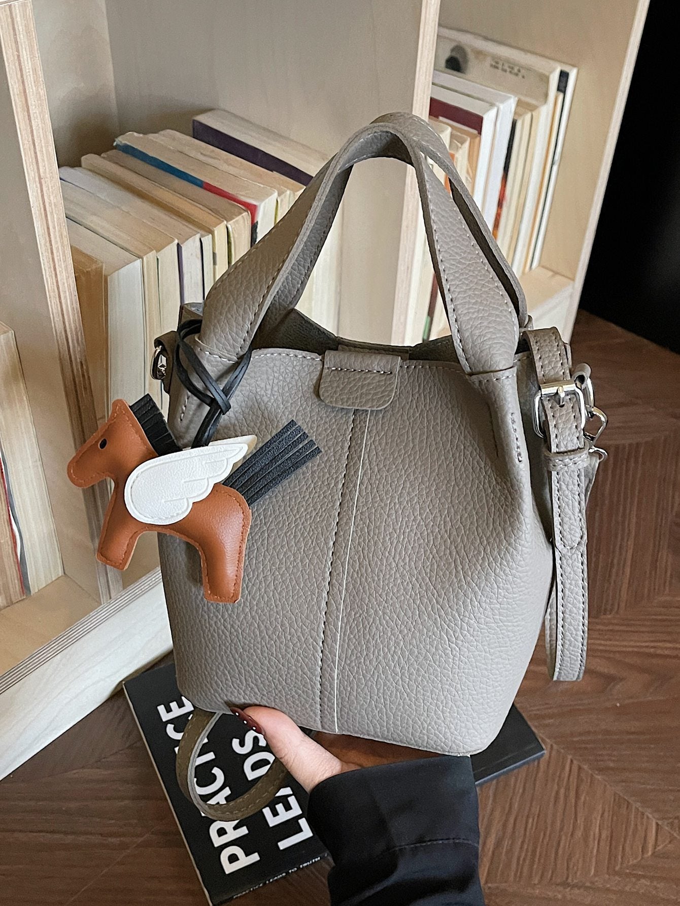 Women's French Minority Design Fashion Advanced Texture Bucket Bags