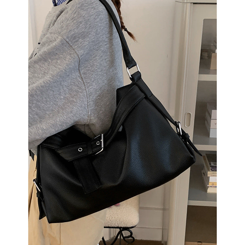 Women's Retro Large Capacity Underarm Simple Commuter Tote Bag