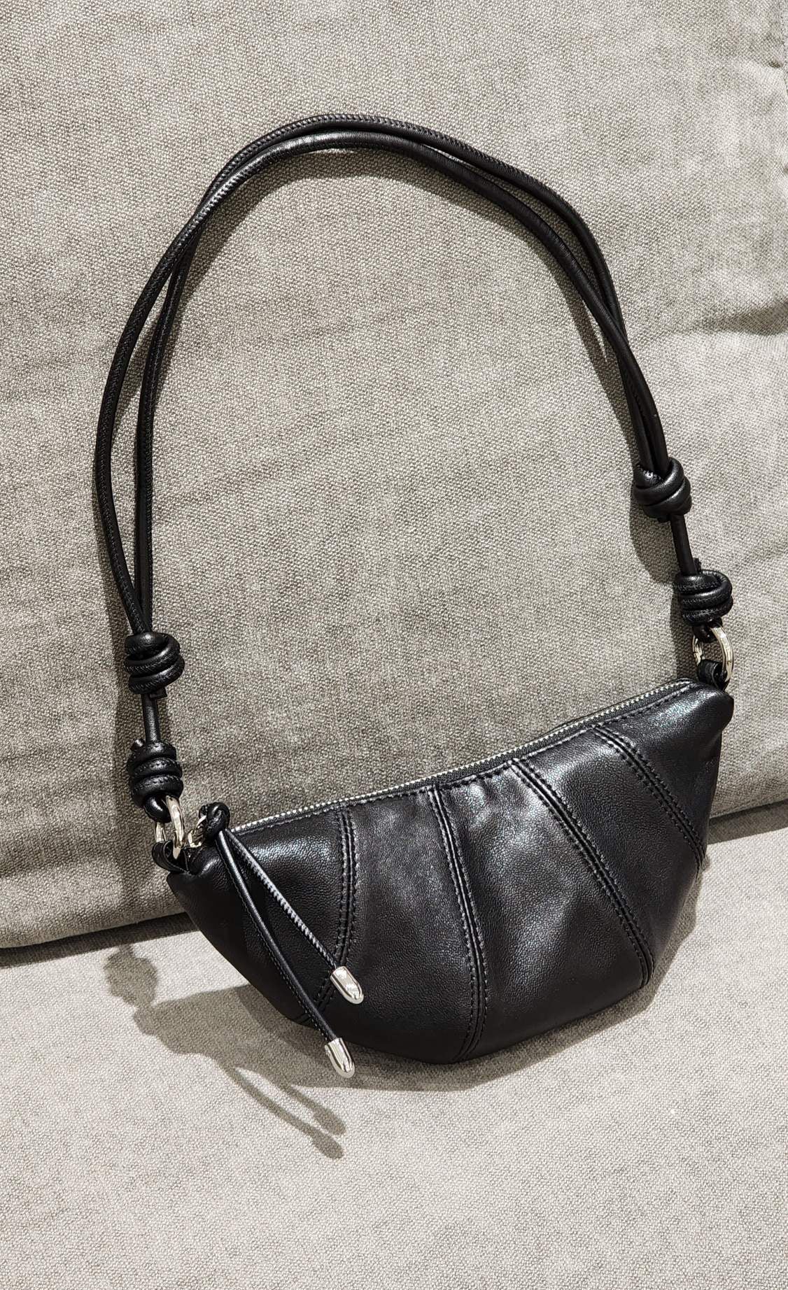 Women's Sheepskin Horn Dumpling Niche Design For Women's Messenger Bag