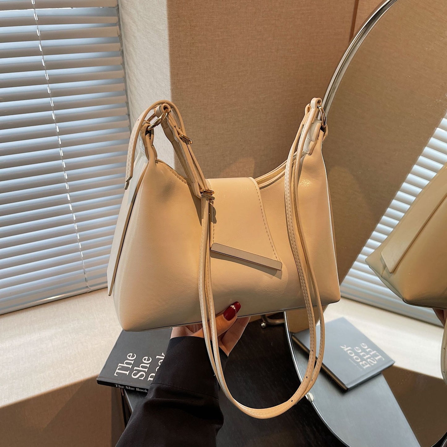 Women's Spring Flow Solid Color Underarm Simple Western Style Women's Shoulder Bag