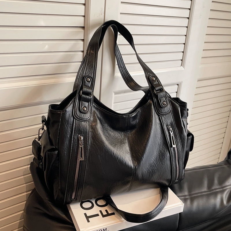 Women's Retro Fashion Rivet High-grade Large Capacity Portable Underarm Tote Bags