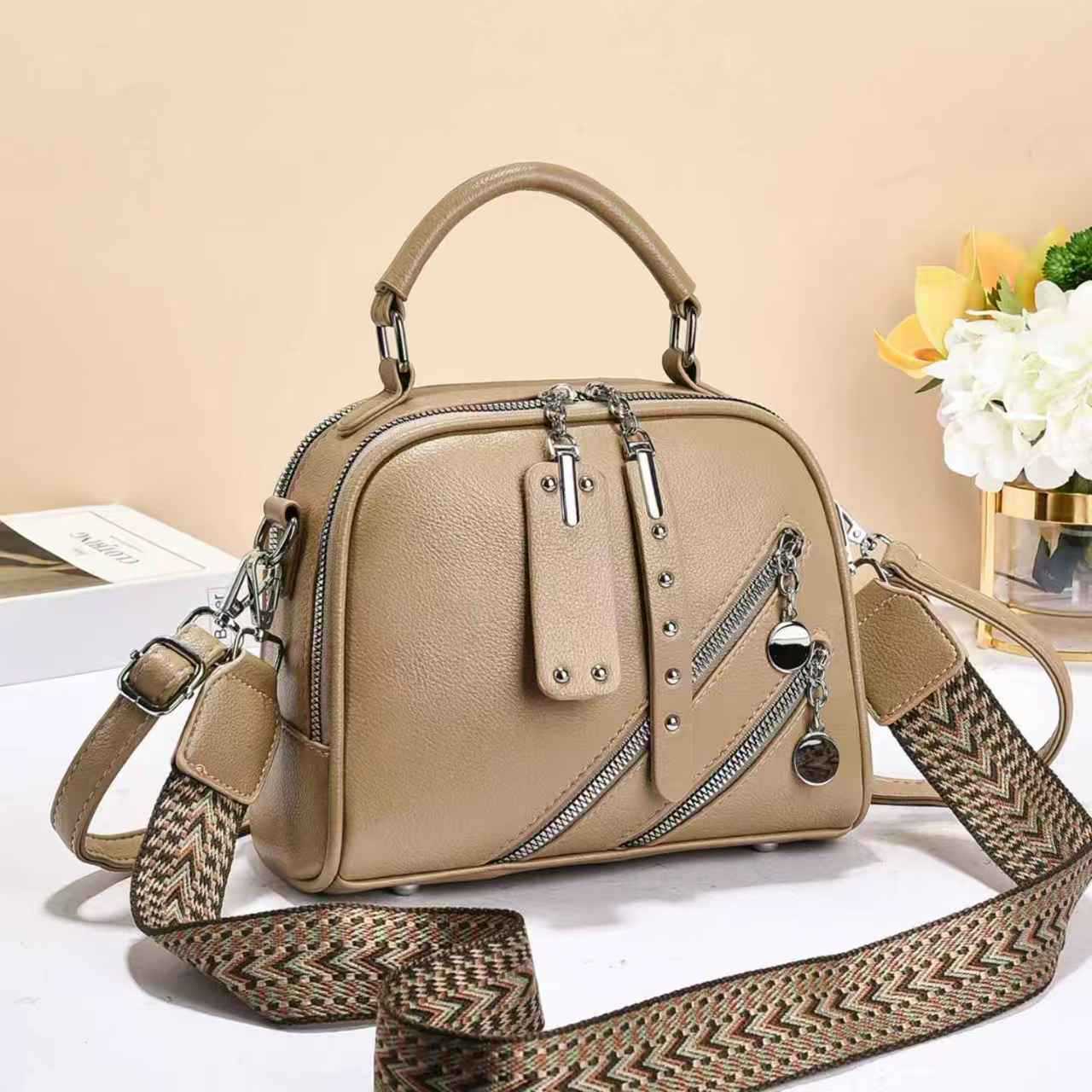 Women's High-grade Fashionable Practical Large Capacity Women's Handbag