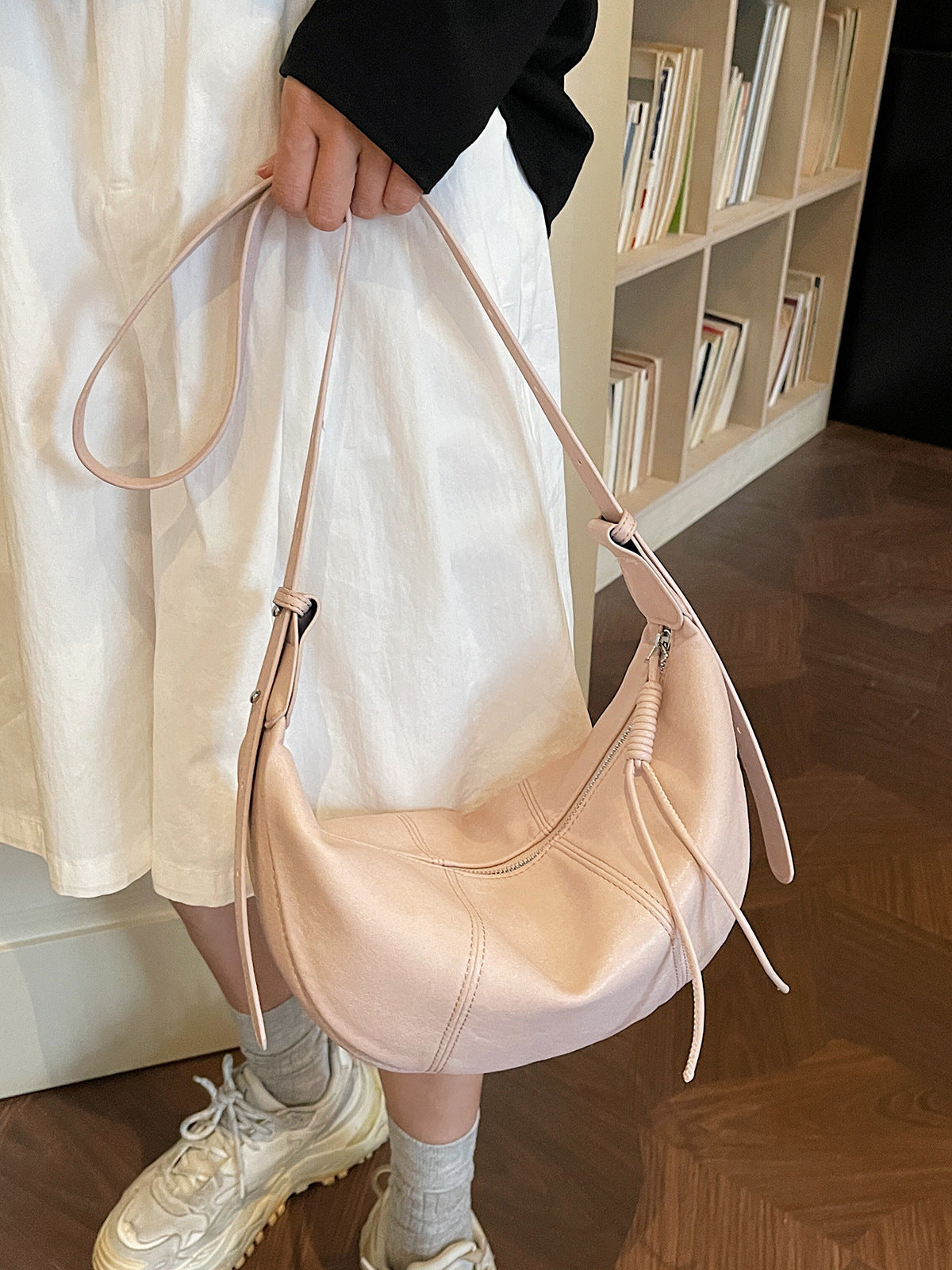 Fashion Best-selling Niche Croissant Commuter Underarm Women's Messenger Bag