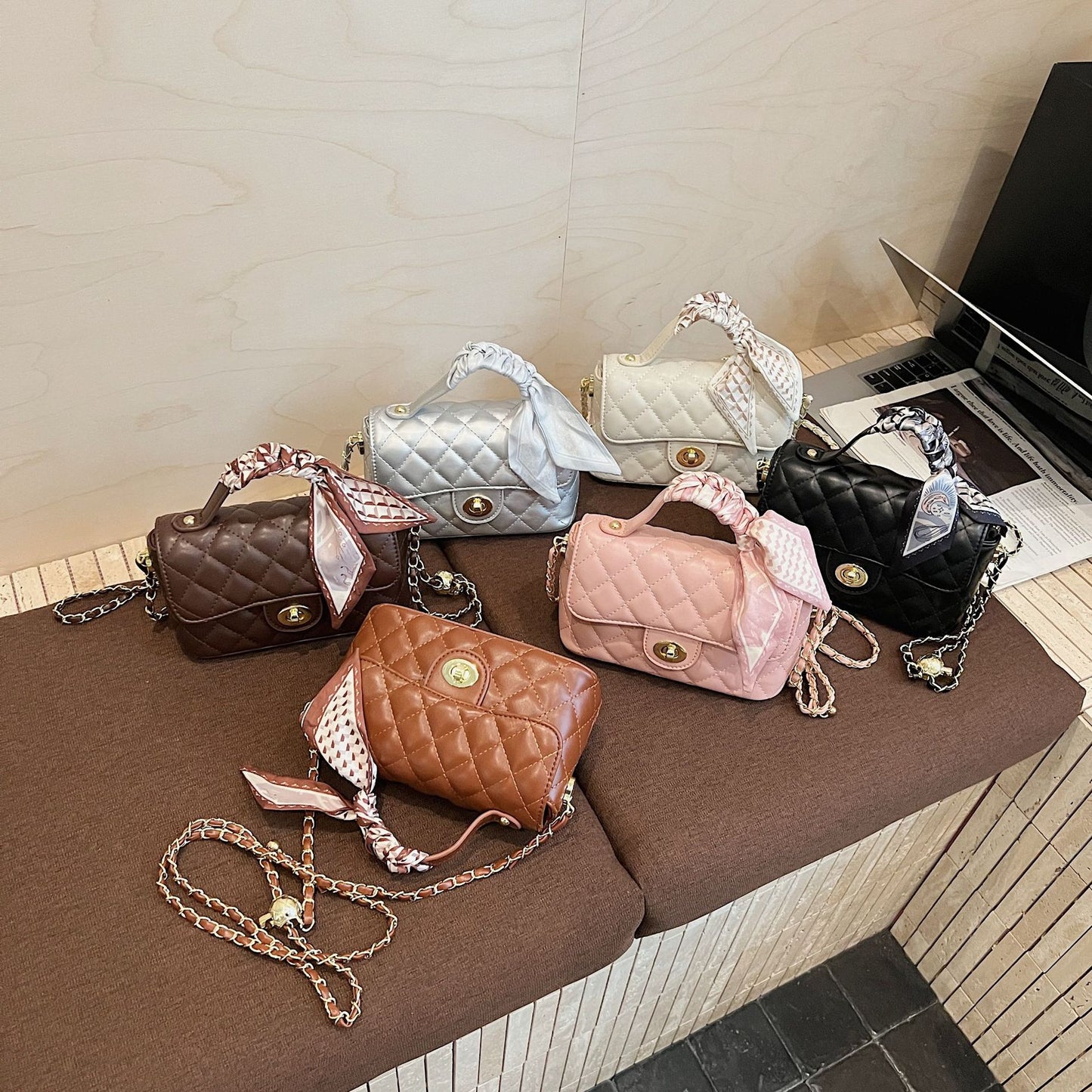 Women's Good-looking Embroidery Thread Rhombus Chain Simple Fashion Women's Shoulder Bag
