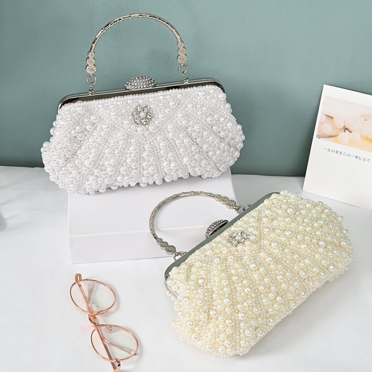 Women's Retro Elegant Pearl Clutch Banquet Commuting Fashion Dinner Bag