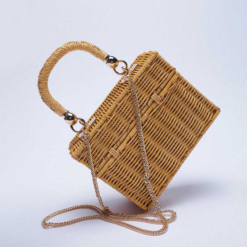 Women's Rattan Weave Stylish Fashion Flip Design Women's Shoulder Bag
