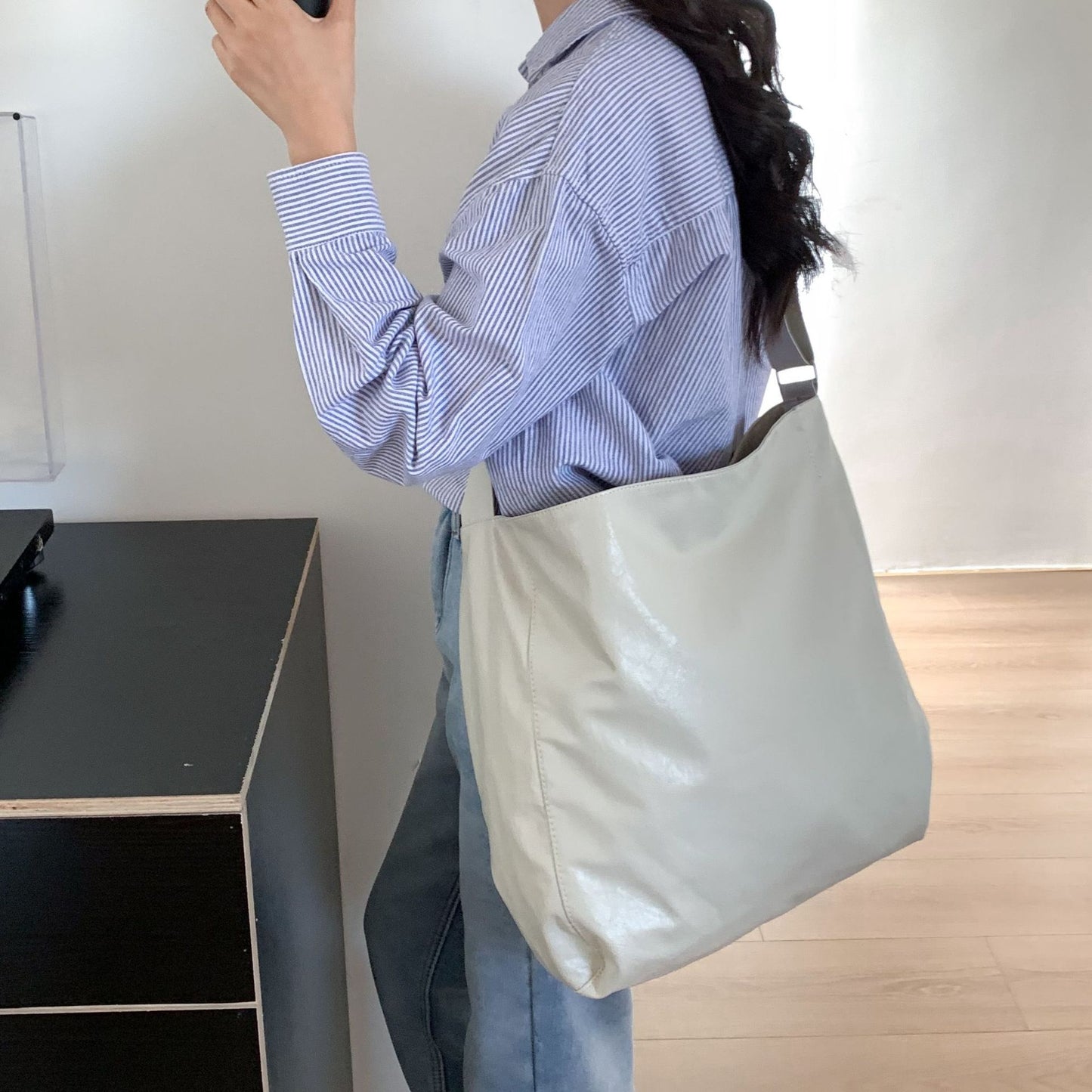 Retro Oil Wax Skin Adjustable Strap Commuter Bags