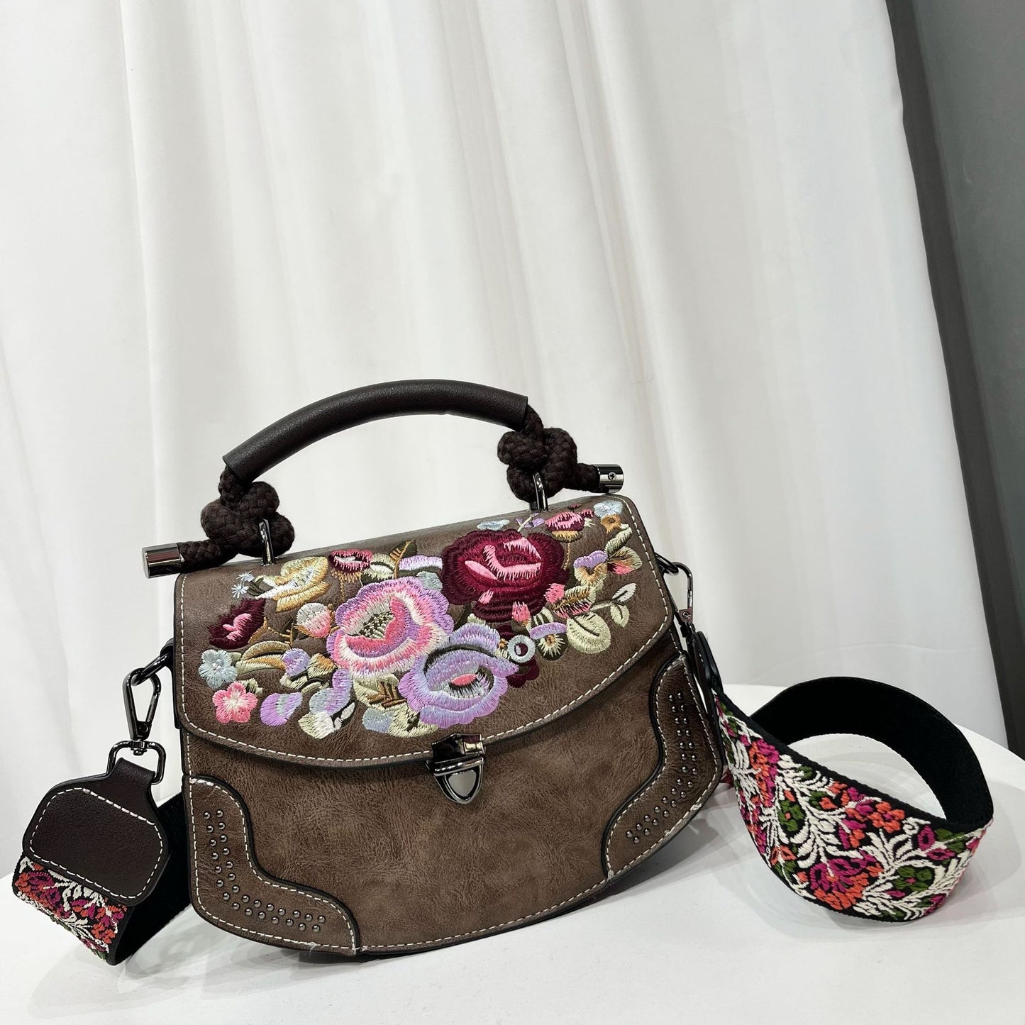 Women's Ethnic Style Embroidery Textured Large Capacity Simple Texture Leisure Women's Handbag