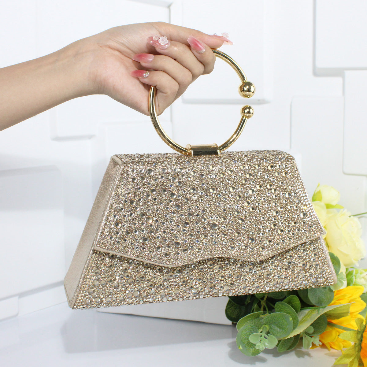 Women's Gorgeous Fashion Delicate Diamond Chain Creative Bags