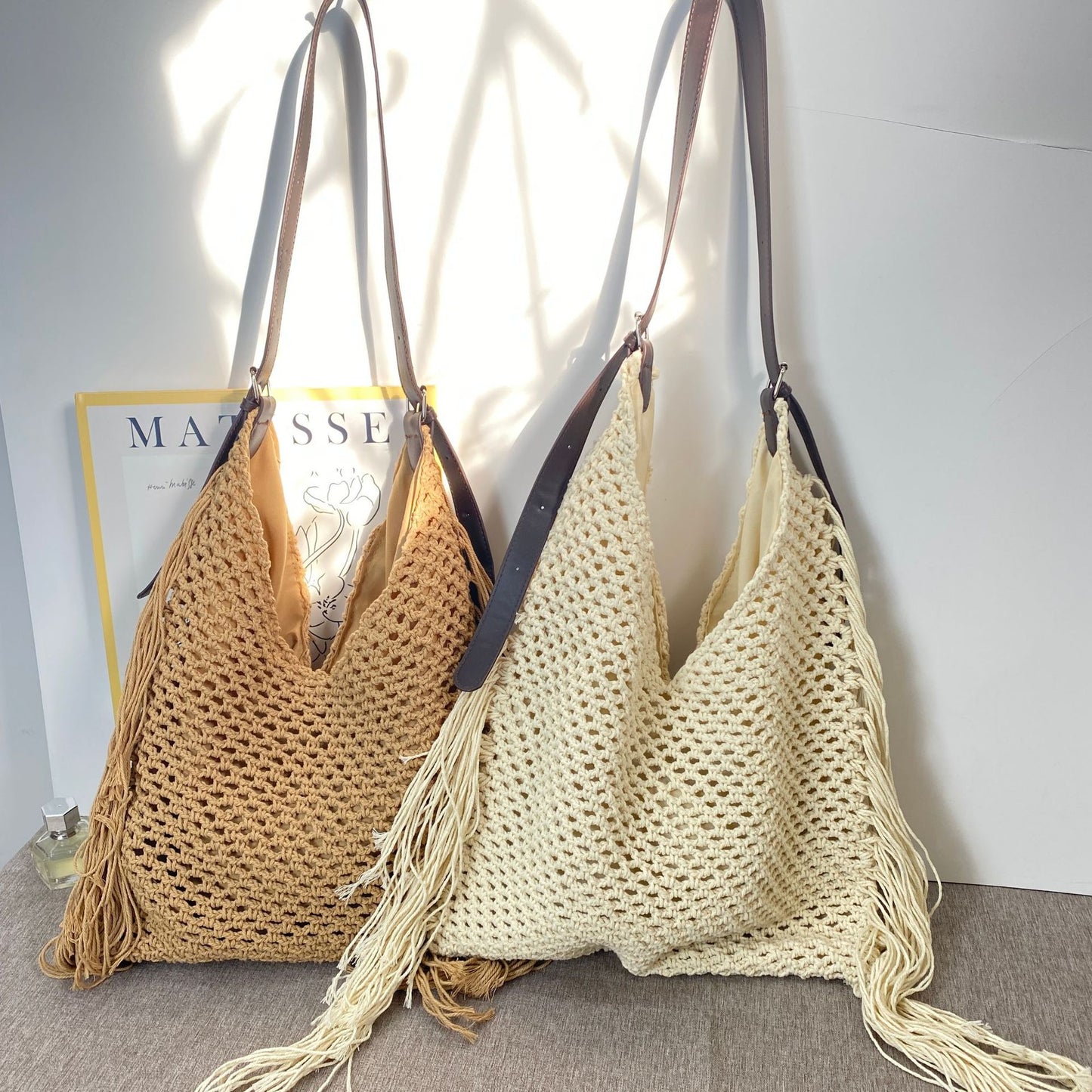 Women's Retro Tassel Hollow Beach Commuter Fashionable Women's Shoulder Bag