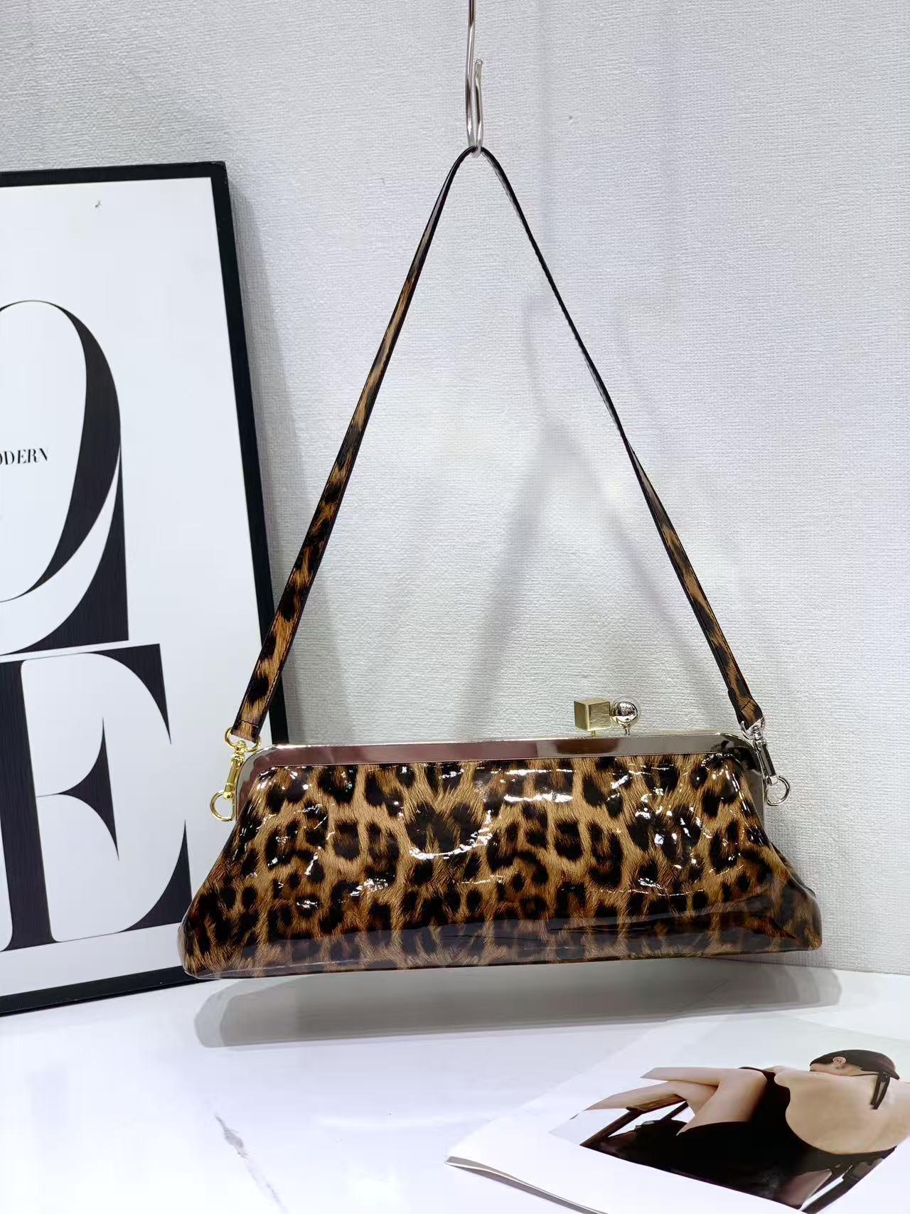 Cowhide Baguette Hand-held Dress Dinner Triangle Commute Women's Shoulder Bag