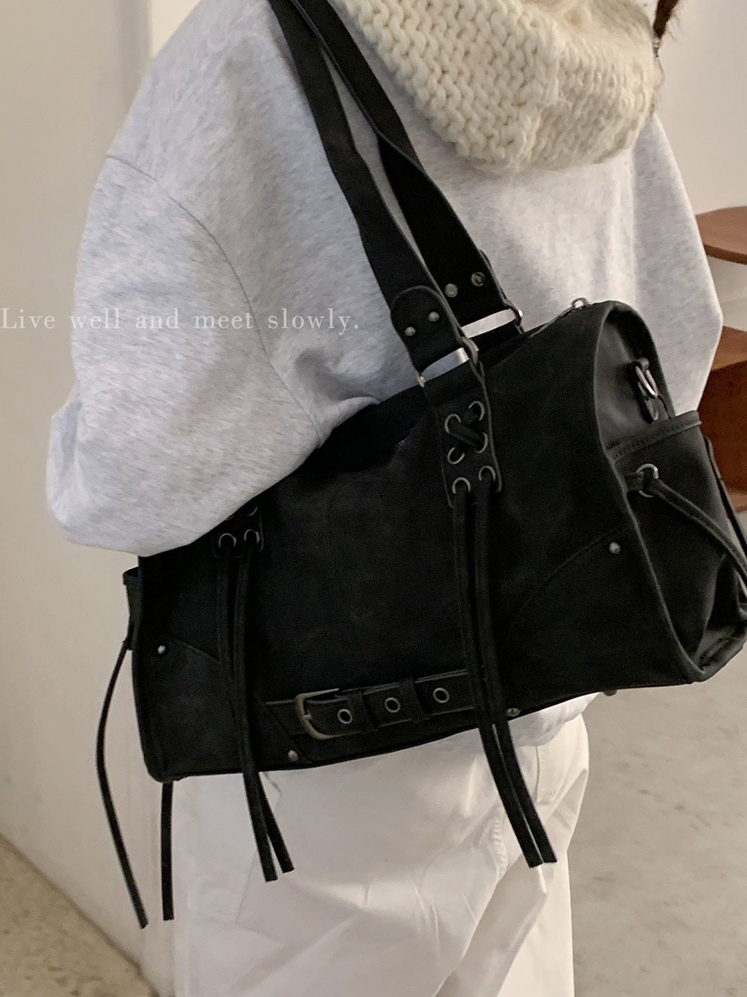 Women's Retro Portable Motorcycle Simple Pillow High-grade Large Capacity Shoulder Bags