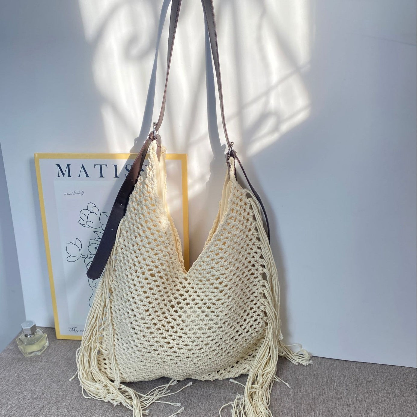 Women's Retro Tassel Hollow Beach Commuter Fashionable Women's Shoulder Bag