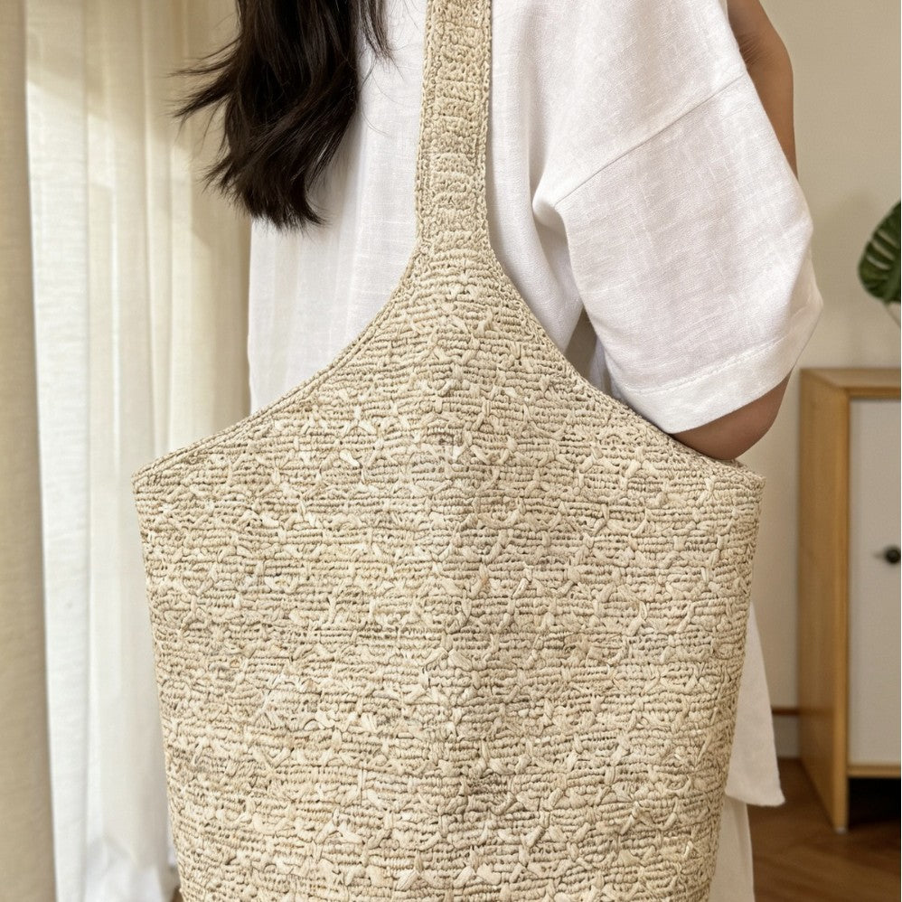 Women's Style Hand Crocheting Raffia Leisure Vacation Large Capacity Crocheted Women's Messenger Bag