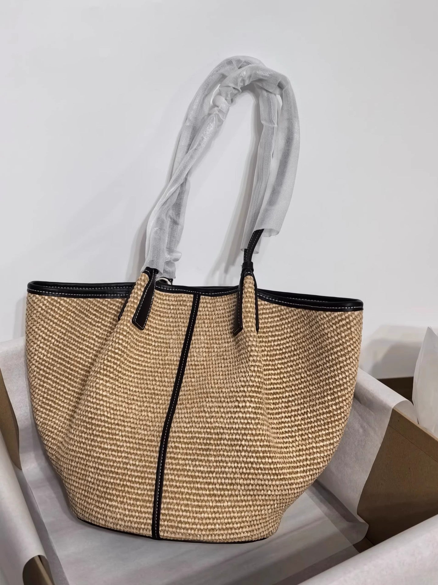 Fashion Hand-woven Contrast Color Concave Shape Design Women's Shoulder Bag