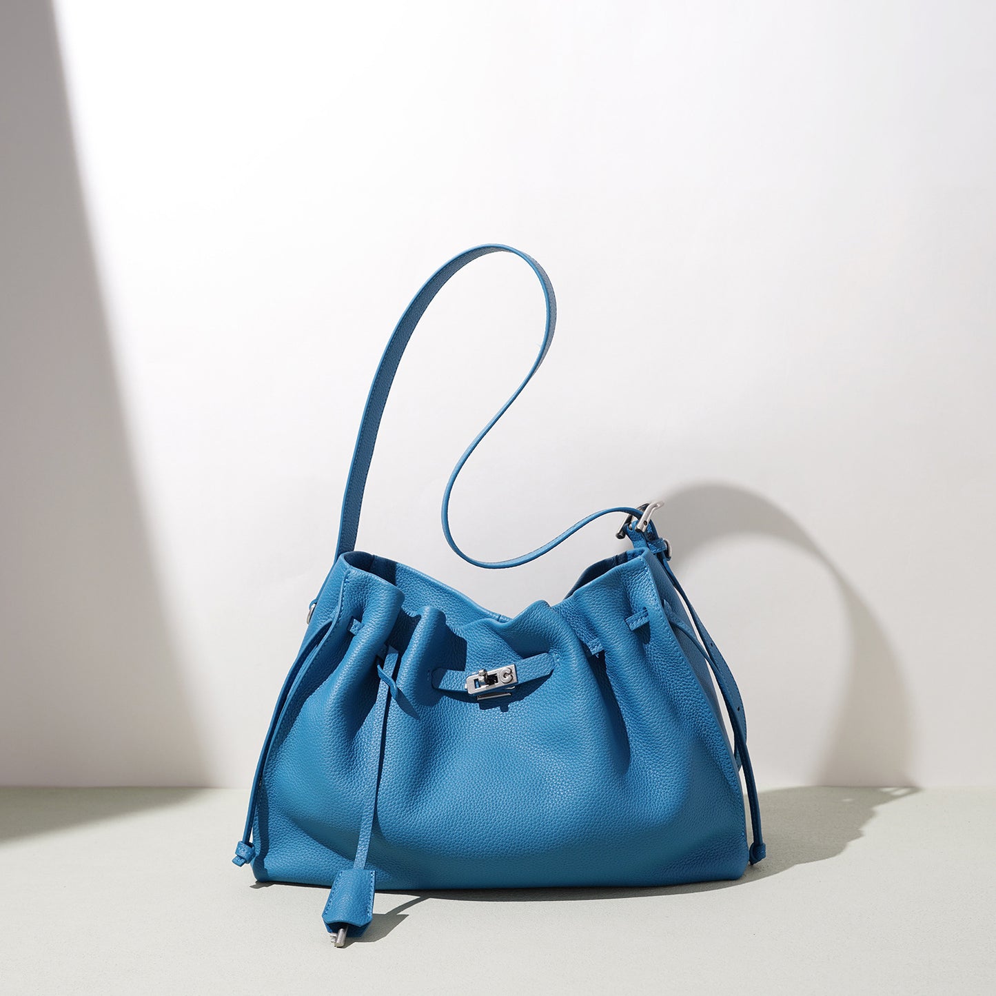 Kelly Leather Commute Minimalist Versatile Pleated Drawstring Women's Shoulder Bag