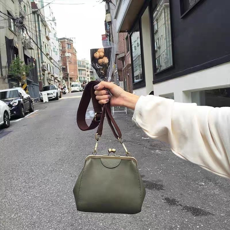 Women's Shell Mobile Many Compartments Clip Retro Women's Messenger Bag