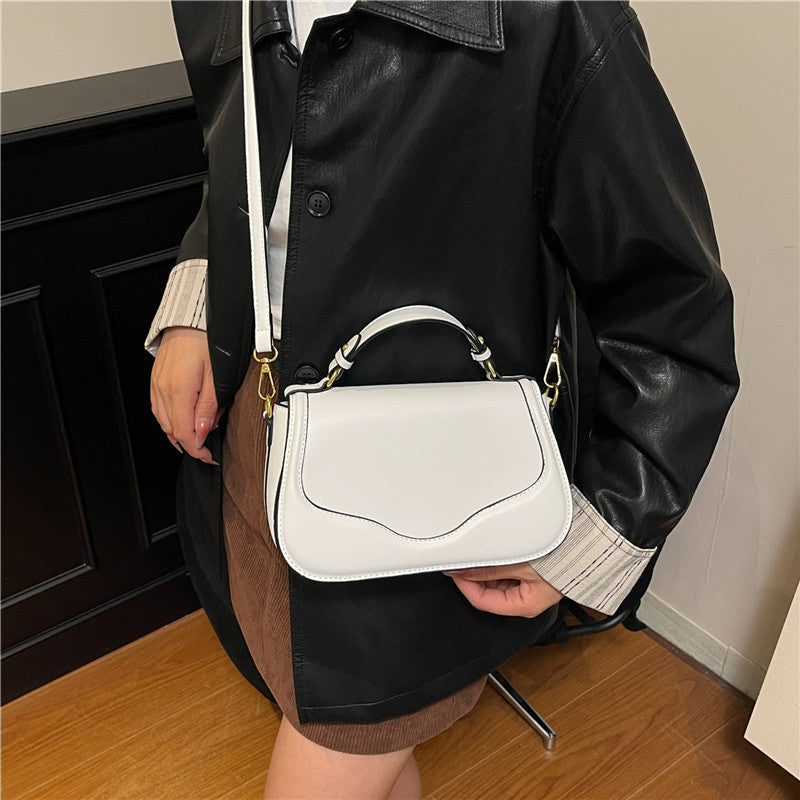 Women's Autumn Fashion Commuter Leisure Saddle Handbags