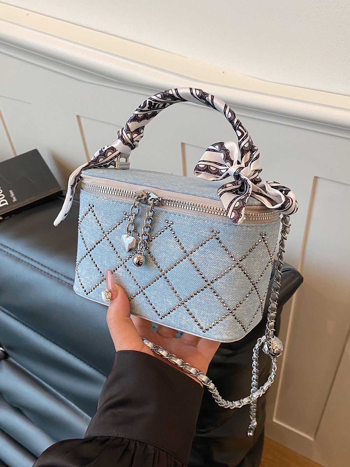 Women's Popular Niche Rhinestone Fashion Chain Portable Small Square Bag