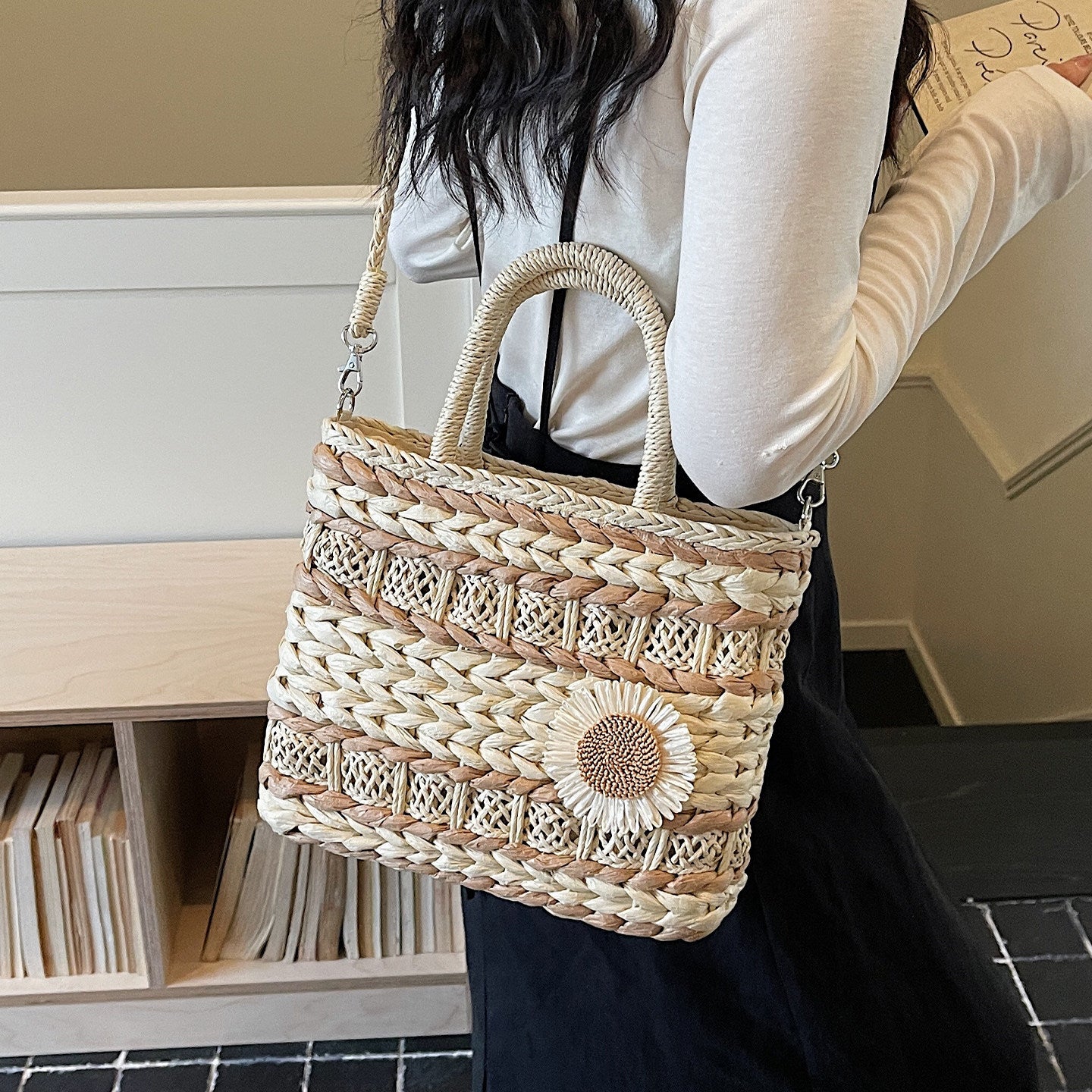 Women's Hand-woven Holiday Straw Large Capacity Vegetable Women's Messenger Bag