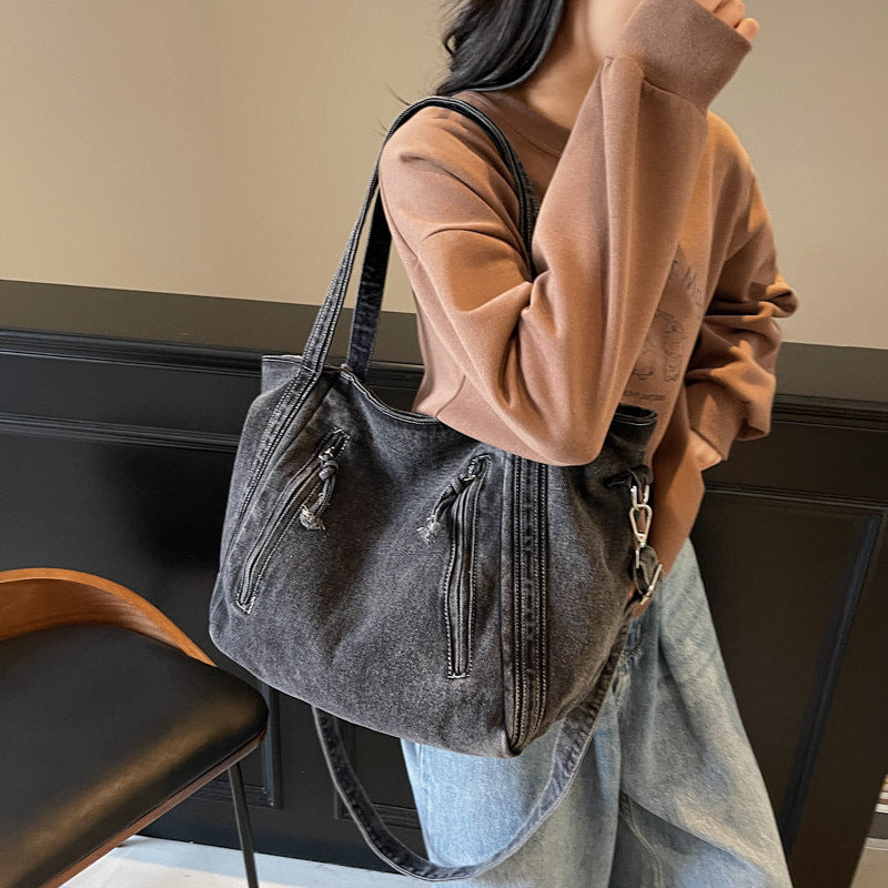Women's Fashionable Camp Simple Large Capacity Women's Messenger Bag