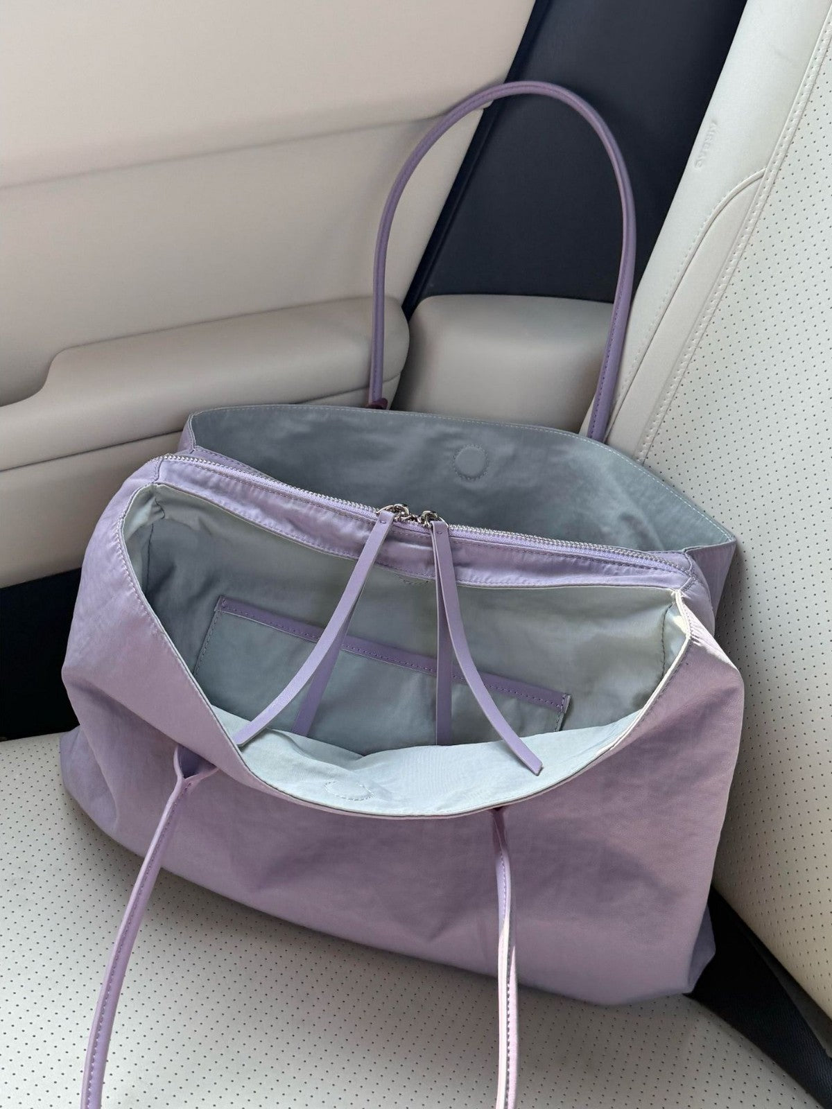 Niche Contrast Color Lightweight Nylon Large Tote Bag
