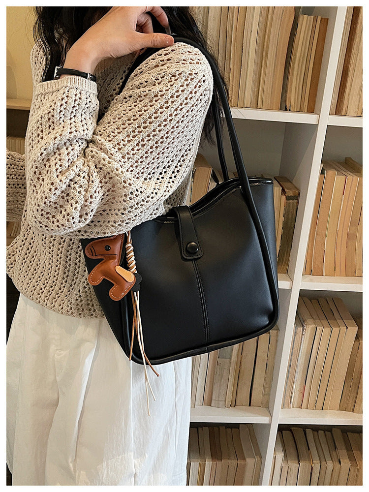 Women's High Texture Popular Retro Large Capacity Commute Bucket Bags