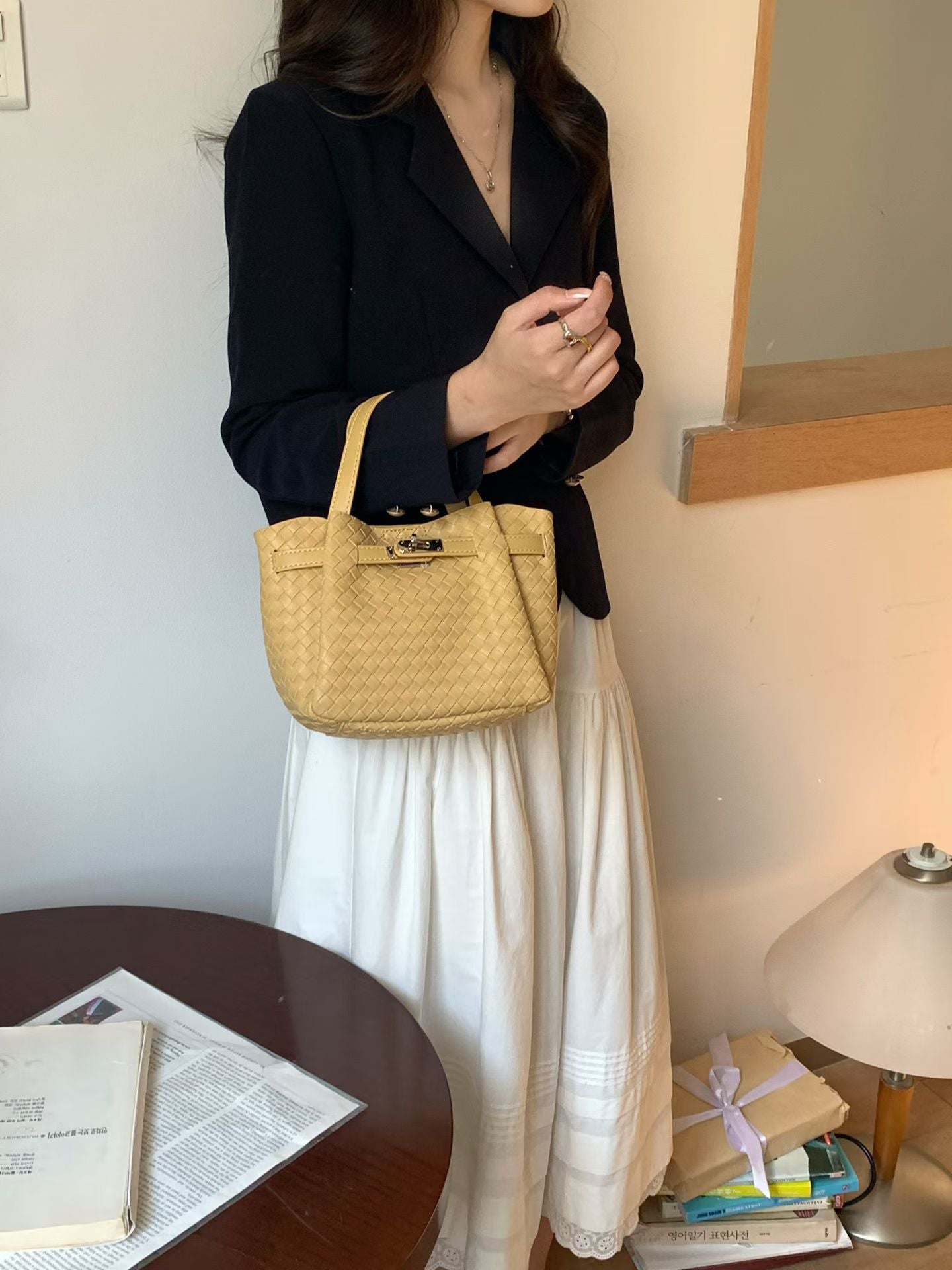 Women's Vintage Woven Pattern Hand Carrying Fashion Women's Handbag