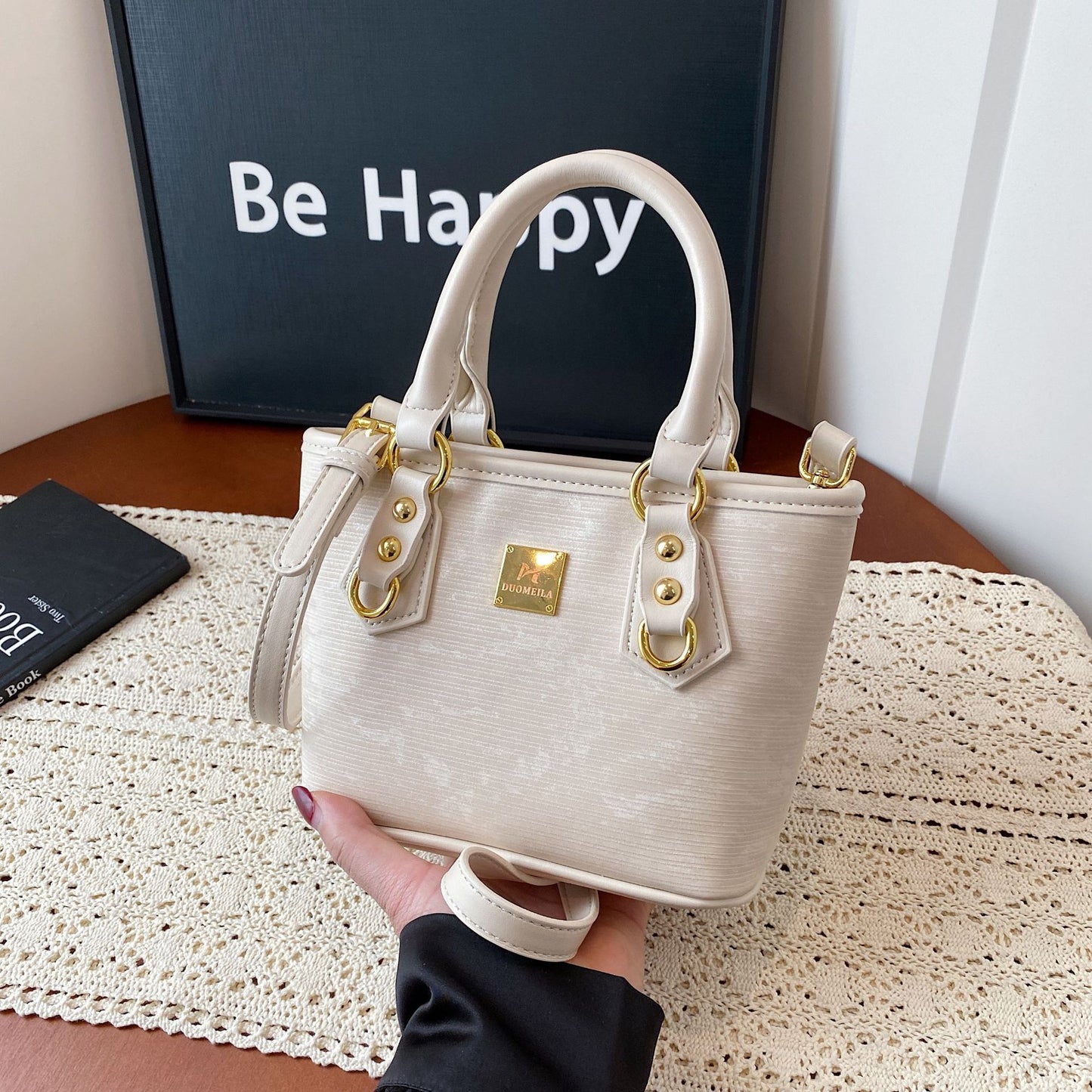 Women's High Quality Fashion Pop Commuter Portable Women's Shoulder Bag