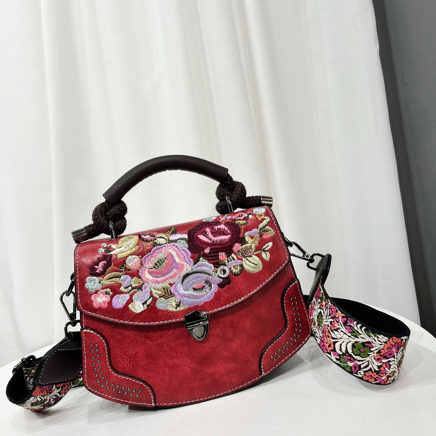 Women's Ethnic Style Embroidery Textured Large Capacity Simple Texture Leisure Women's Handbag