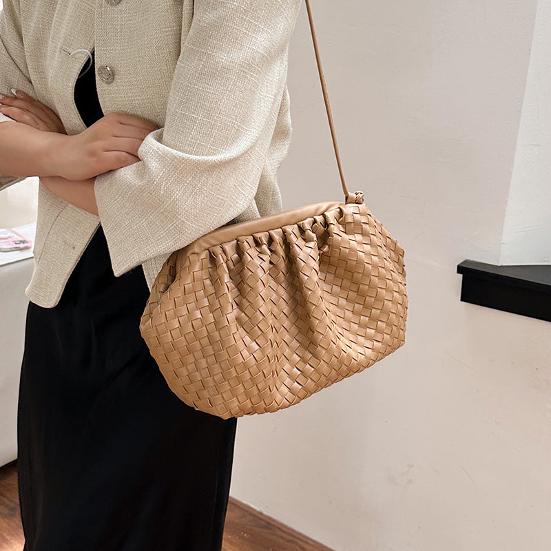 Women's Stylish Textured Woven Spring Personalized Clip Shoulder Bags