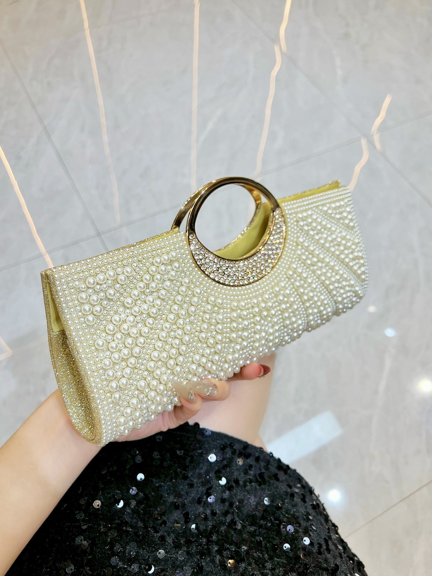 Elegant Shiny Diamond Hand High Sense Pearl Dinner Bag