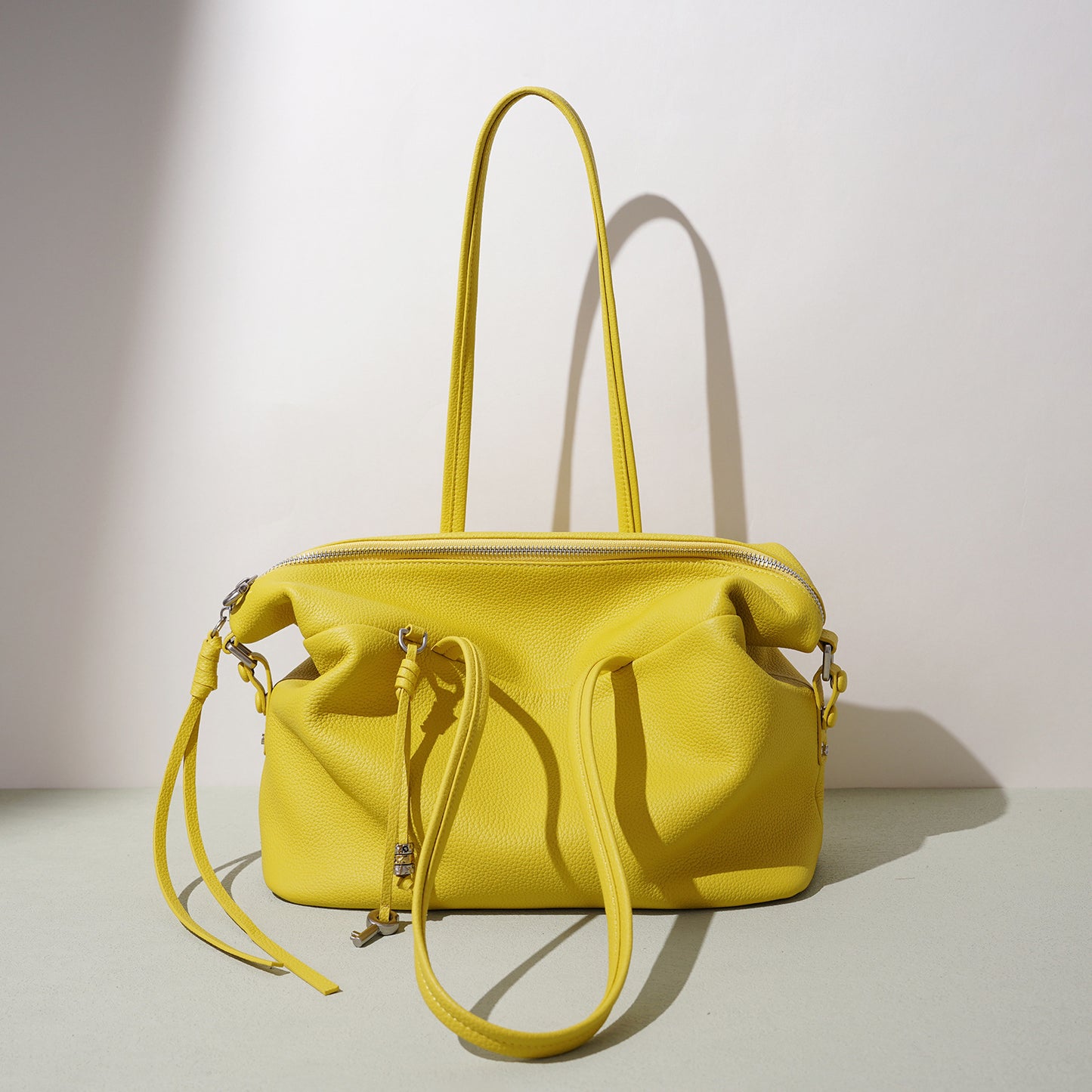 Design Fashionable Large Capacity Leather Light Women's Shoulder Bag