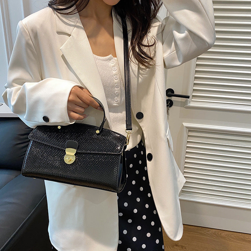 Stylish Women's Large Capacity Fashion Retro Handbags