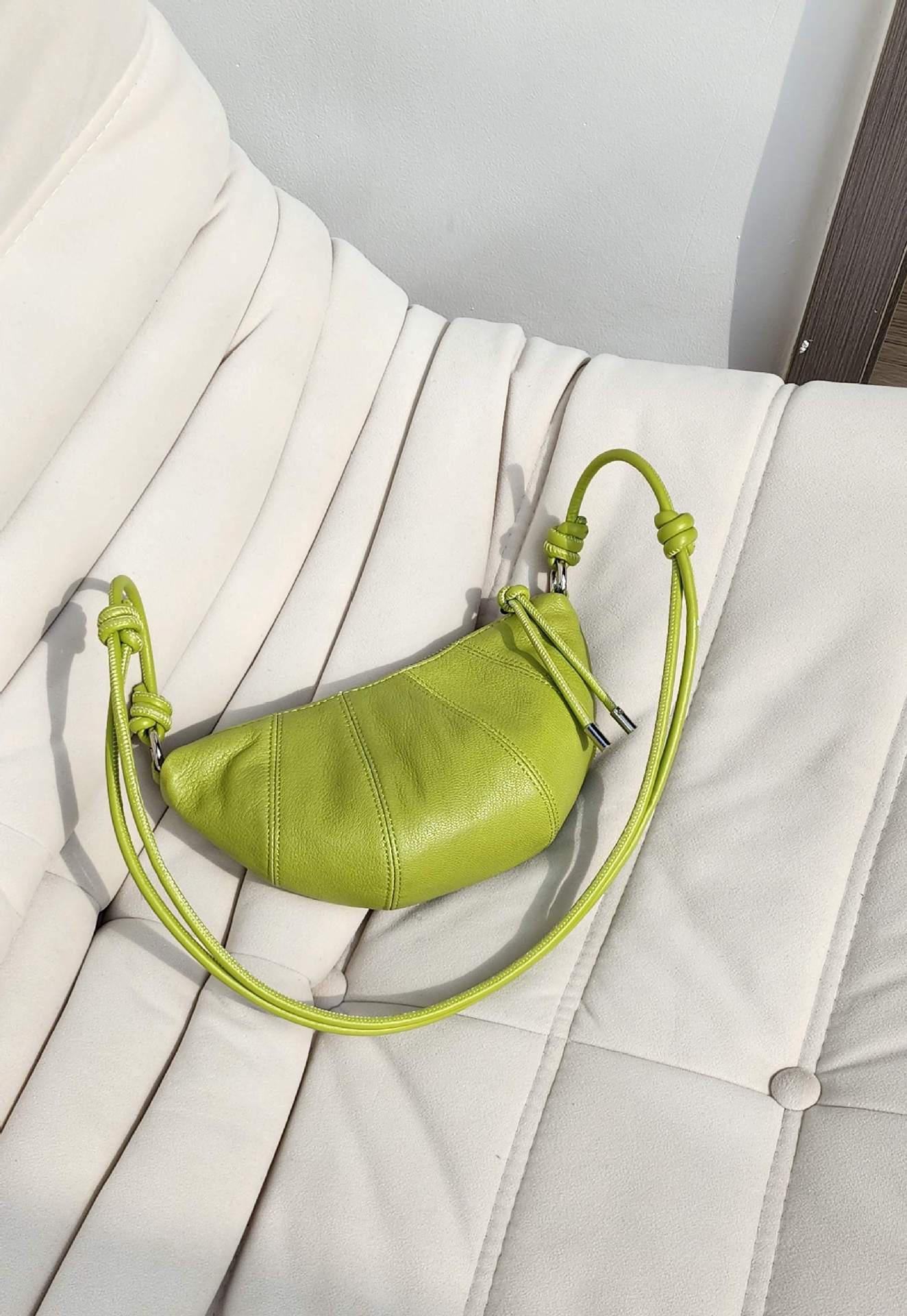 Women's Sheepskin Horn Dumpling Niche Design For Women's Messenger Bag