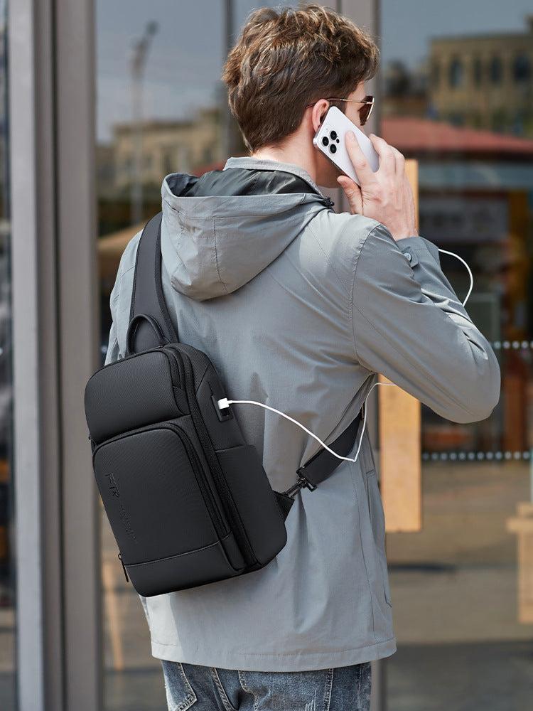 Attractive Men's Fashion Street Personality Riding Men's Chest Bag