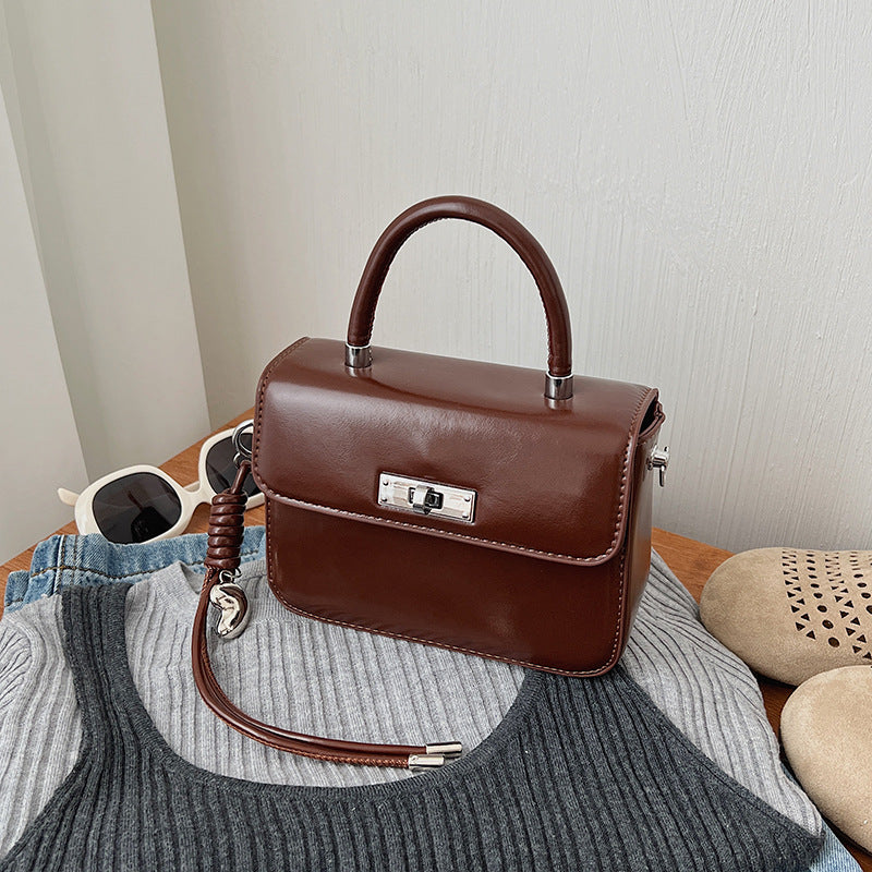 Portable Female Simple Western Style Commuter Shoulder Bags