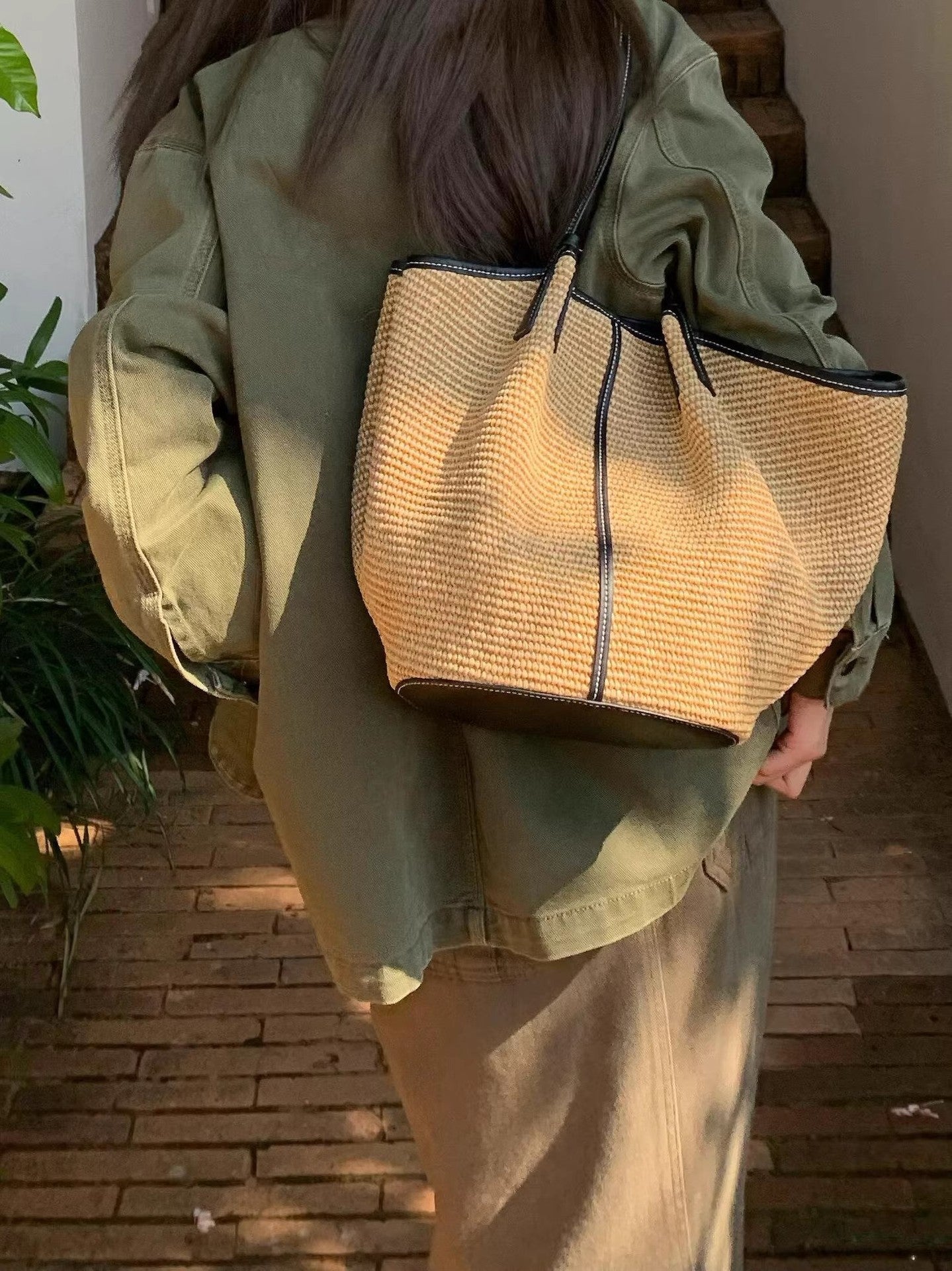 Fashion Hand-woven Contrast Color Concave Shape Design Women's Shoulder Bag